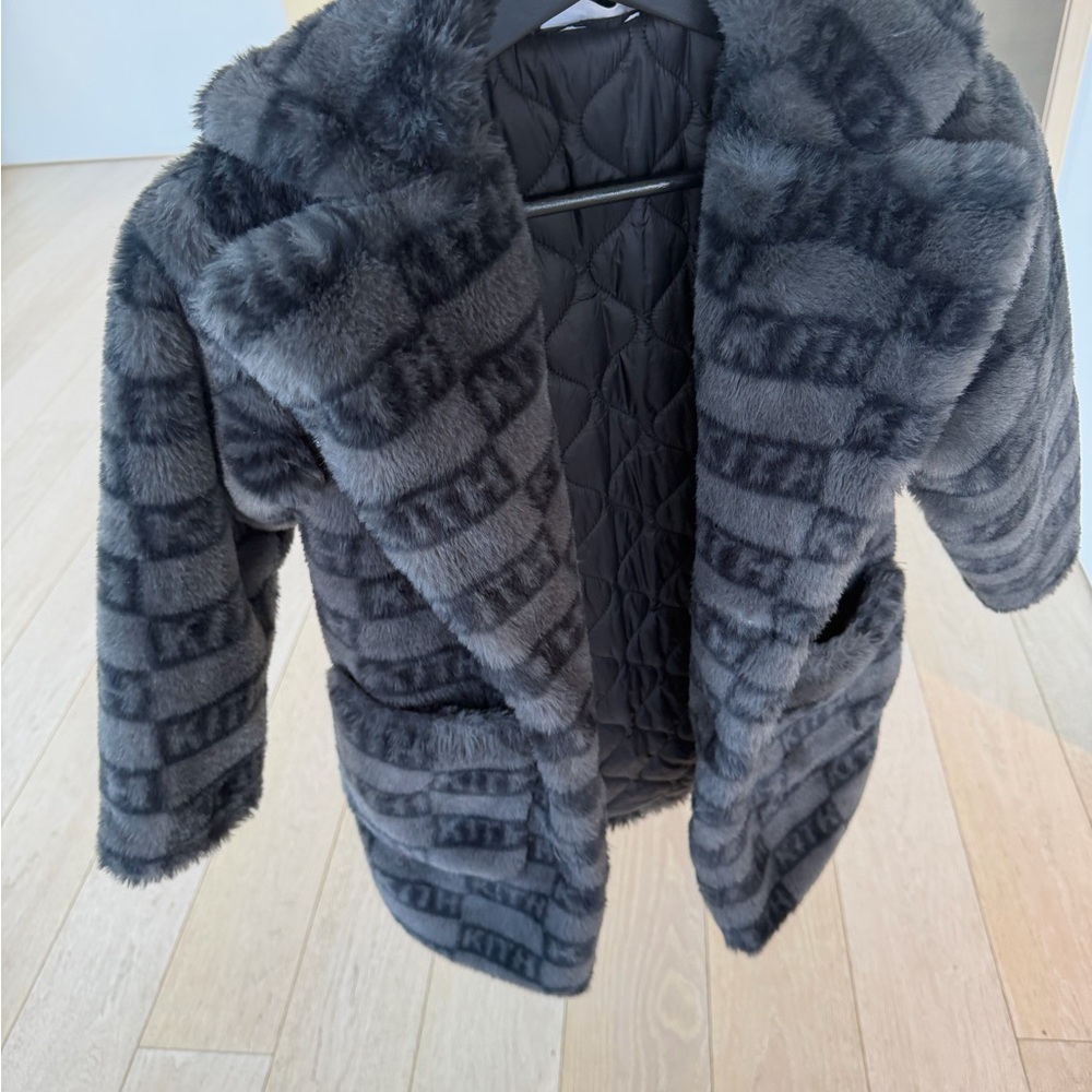 Kith Black and grey kids faux fur Jacket size xs